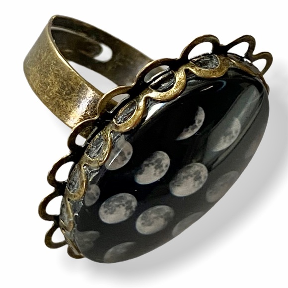 🌙 MOON PHASES RING | Adjustable | Magical Resin - Picture 4 of 11
